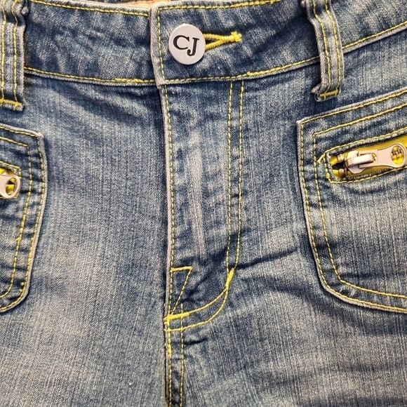 Y2K Crest Jeans Denim Shorts Jorts Yellow Stiching Size 9/10 Juniors EUC - Picture 3 of 8
